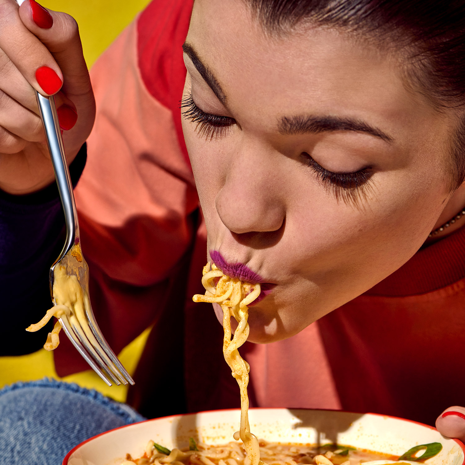 eating ramen with cheese