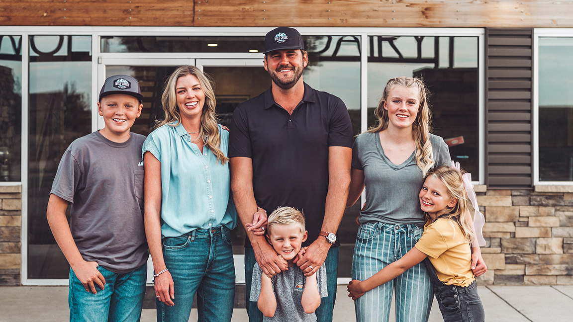 The whole Diepersloot family, with parents Adrian and Jaclyn, and kids Brooklyn, Cade, Mina and Tyce.